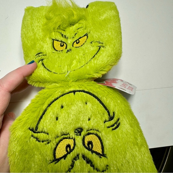 NWT. Grinch fuzzy soft Slipper Socks feature the Grinch’s classic face in green - Picture 3 of 10